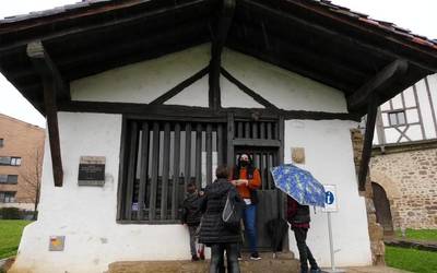 Beasaingo Igartza Jauregian bisita mitologikoa egin zuten Beasain eta Igartzako kondairak bilduz