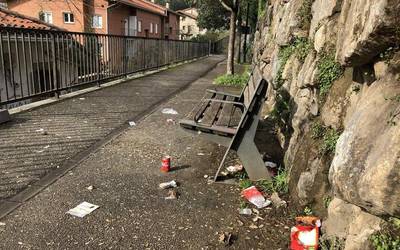Zaborra pilatuta eta jaso barik Bergarako hainbat gune eta paraje naturaletan
