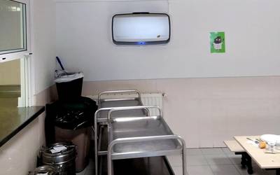Airea garbitzen duten hiru makina ipini ditu ikastolan Mendaroko Udalak