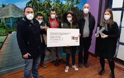Geu Be elkarteak 2.000 euroko saria eskuratu du Eroskiren Krea sarietan