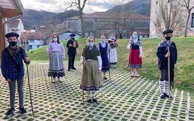 Ezohiko Santa Ageda bezpera, Xabier Munibe Ikastolan