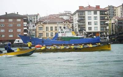 Baikor, udako estropadei begira