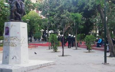 Greziako egoera politikoari buruzko solasaldia, bihar goizean, gaztetxean