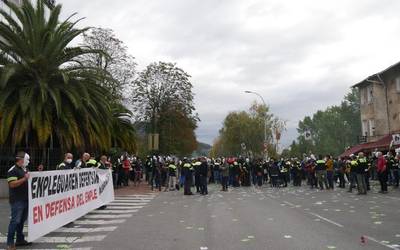 Mobilizazio eta greba egunak deitu ditu Tubacexeko Langile Batzordeak, kaleratzeen aurka