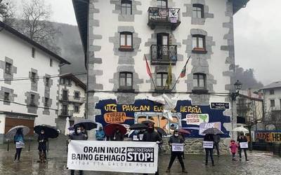 Aitor eta Galder gazteei elkartasuna adierazteko elkarretaratzeak egin dira asteburuan eskualdean