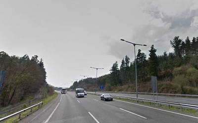 Auto bat galtzadatik atera da AP-68 errepidean, Orozkon