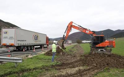 121-A errepidea 2+1 bide bihurtzen hasi da, segurtasuna handitzeko