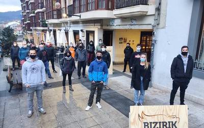 Arrano tabernari eta Artatse elkarteari elkartasuna adierazteko ekintzak otsailean zehar