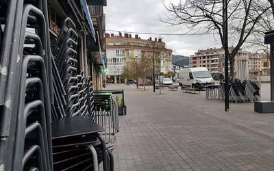 Eremu gorrian diren herrietako tabernek eta jatetxeek ere bihar ireki ahal izango dituzte ateak