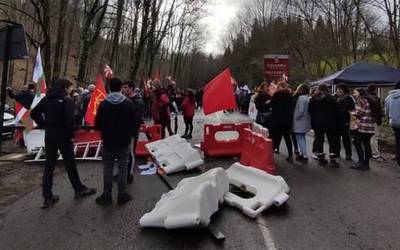 'Euskal Herrian mugarik ez!' aldarrikatzeko elkartuko dira igande eguerdian Lizarrietan
