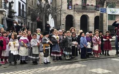 Burbuiletan banatuta, Urdelardero egun berezia ospatu dute
