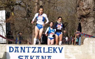 Korrikalariak Dantzalekura begira
