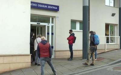 Txantxiku Ikastolako Bigarren Hezkuntzako 211 ikasle eta irakaslek PCR probak egin dituzte
