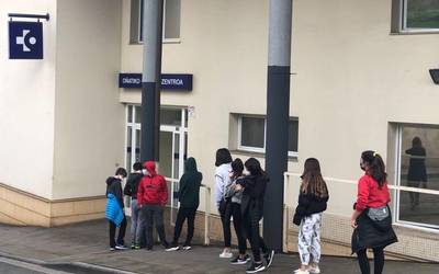 Positibo kopuru altua dela-eta, baheketara deitu zituzten Txantxiku ikastolako ikasle denak konfinatu dituzte