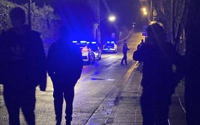 Matadeixen bilduta zeuden gazteak kanporatu eta haietako bat identifikatu du Ertzaintzak