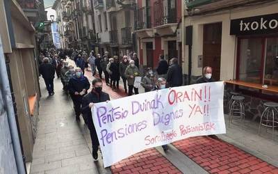 80 lagunek babestu du pentsioen aldeko protesta