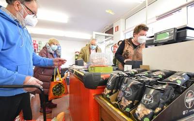 Supermerkatua berriz ireki dute Uribarri Gaubean