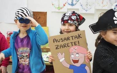 Haurren minbiziaren gaineko sentsibilizazioa sustatzen Aranzadi ikastolan