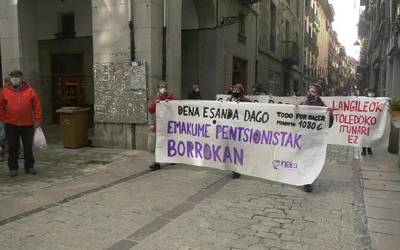 Pentsiodunek manifestazioa egin dute Toledoko Itunaren aurka