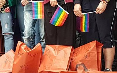 Parlamentuak aho batez gaitzetsi du Iruñerrian izandako eraso transfoboa