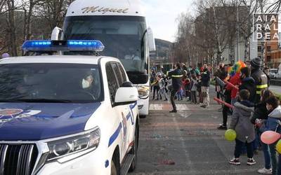 Haurrak eta familiak Tubacexeko borrokaren lehen lerroan