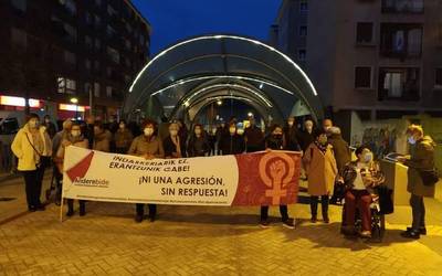 Sestaoko hilketa matxista gaitzesteko kontzentrazioa egin dute Iurretan