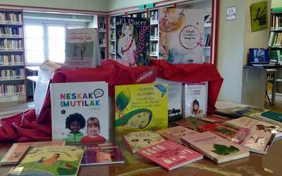Negu hotzari aurre egiteko, 'Bibliobero', liburutegian