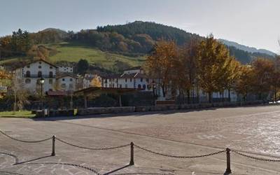 Plaza eta frontoia itxita daudela salatzeko kazelorada eginen dute ortziralean Sunbillan