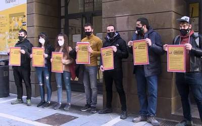 Ostalaritzako langileen eskubideak defendatzeko batzarra eratu dute