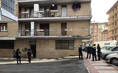 Lapurretan egin dute bart AED eta Ekin Emakumeak elkarteen egoitzan