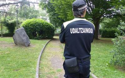 Etxez etxeko Laguntza Zerbitzuko langileak eta udaltzainak txertatzeko datuak jasotzen hasi da EUDEL