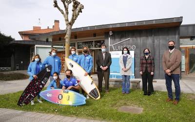 Sopelako hondartzak goi-mailako euskal surflarien esku jarri dituzte