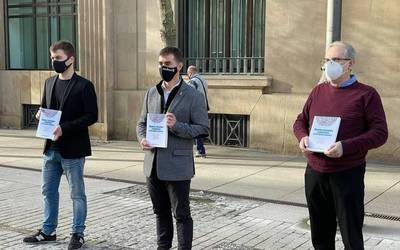 Adingabeei egindako abusu sexualak ikertzeko eskatu dio gobernuak Iruñeko elizbarrutiari