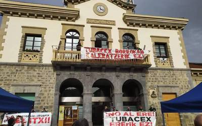Amurrioko plaza bete dute Tubacexeko langileek