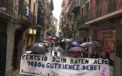 Pentsiodunek pentsio-sistema publiko duin baten  alde borrokan jarraitzen dute