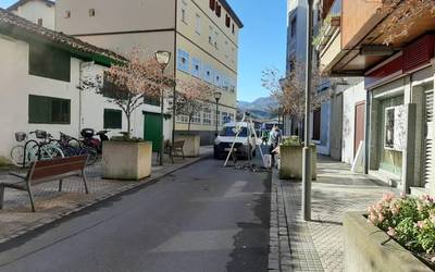 Kaia kalea itxita dago ibilgailuentzat