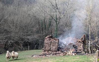 Suak bi borda erre ditu asteburuan Amaiurren