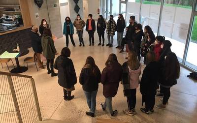 Hizkuntza ezberdinak aurkezten eta bizipenak partekatzen