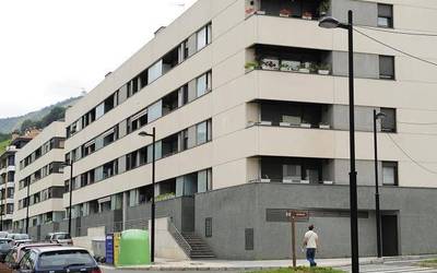 Gazteen emantzipaziorako bideak aztertzeko konpromisoa hartu dute EAJk eta PSE-EEk