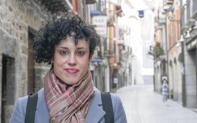 "Nire margolanak oso pertsonalak dira, momentuan sentitzen dudana transmititzen saiatzen naiz"