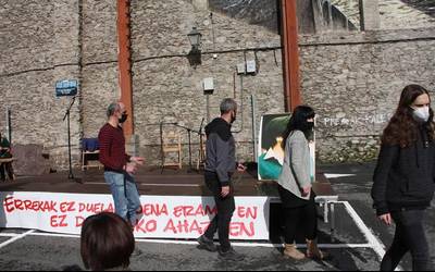 Bidasoan agertu zen Mikel Zabalzaren auzia kongresura eramanen dute