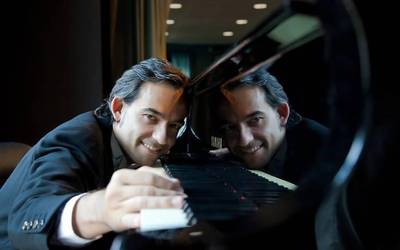 Razvan Suma eta Josu Okiñena musikarien kontzertua izango da igandean parrokian