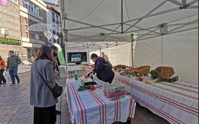 Otsaileko azken zapatuko azoka egingo dute bihar