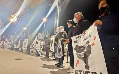 Plaza hartu zuten atzo euskal preso politikoen alde