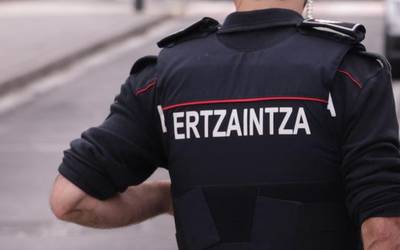 Garaje batean parrandan zebiltzan hamaika lagunek isuna jaso dute goizaldean, Bergaran