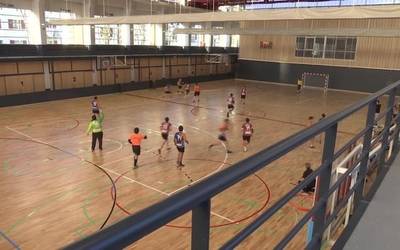 Lehenengo partidua jokatu dute Labegaraietako kantxa berrian
