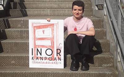 Helena Azkarragaurizarrek irabazi du Martxoaren 8ko kartel lehiaketa