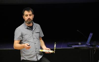 Asier Arregi: “5Gak eta uhin berriek zerikusia izan dezakete Covid19 gaixotasunaren sorreran. Ikerketa eskatzen dugu”