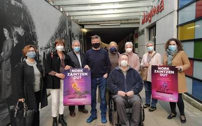 Azkoitia Lagunkoiak bat egin du zaintza lanak ikusarazteko Emakunderen kanpainarekin