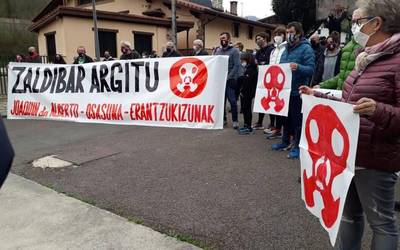 Erantzukizunak eskatu ditu Zaldibar Argitu!-k Eitzagan eginiko ekitaldian